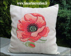 coussin broderie points de croix coquelicot